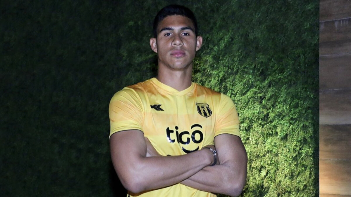 El colombiano Devis Vásquez es nuevo jugador del AC Milán de Italia Si bien el colombiano es poco conocido en suelo cafetero, en Paraguay, donde hizo su debut en la élite del balompié, ya empezaba a ser figura.