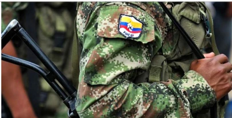 Liberaron a soldado que estaba secuestrado por disidencias de las Farc El Comité Internacional de la Cruz Roja (CICR) recibió a un soldado del Ejército colombiano que se encontraba en poder del frente 37 de las disidencias de las Farc que había sido secuestrado en zona rural del Sur de Bolívar.