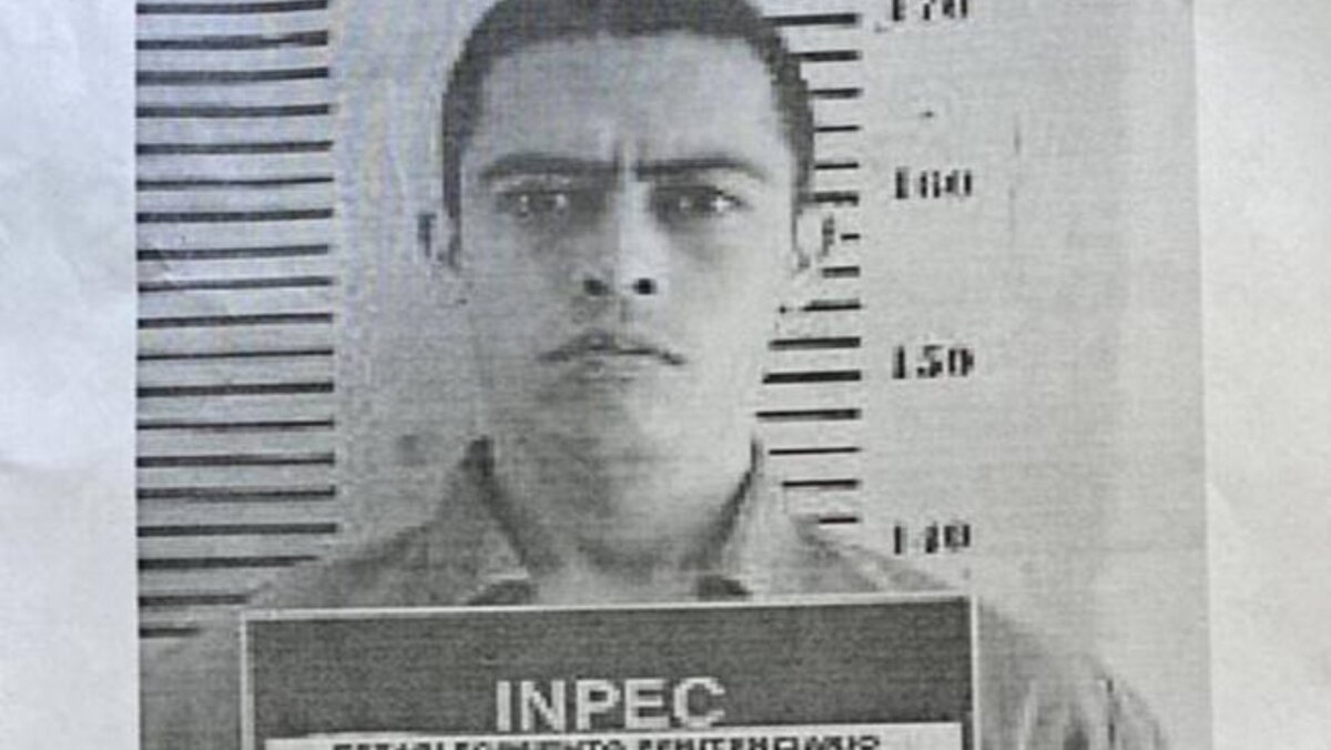 Integrante de 'Los Pelusos' se fugó de la cárcel Braian Orlando Cardona Marín, conocido con el alias de ‘Firma’, se fugó de la cárcel de alta y media seguridad El Barne en Combita, Boyacá.