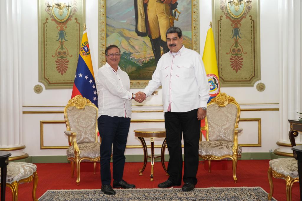 Petro y Maduro tendrán reunión bilateral extraordinaria este sábado El presidente de la República, Gustavo Petro Urrego, viajará en las próximas horas hasta territorio venezolano, donde sostendrá este sábado, sobre la 1:00 de la tarde, una reunión con su homólogo Nicolás Maduro, en el marco de la reactivación de las relaciones.