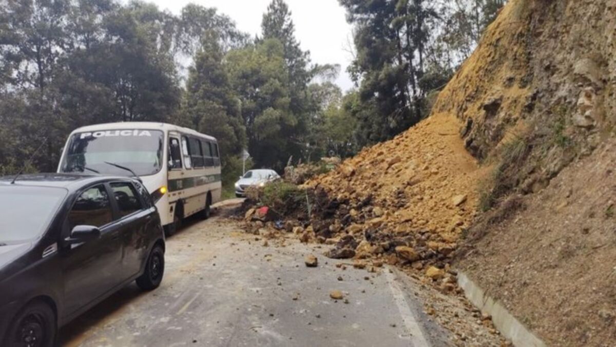 ¡Atención! Cierran vía Bogotá-Choachí por deslizamiento de tierra La Secretaría de Movilidad, informó que la vía que conecta a Bogotá con el municipio de Choachí fue cerrada debido a un deslizamiento de tierra que se presentó en las últimas horas.
