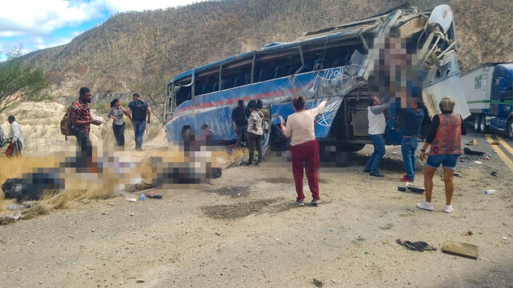 10 Colombianos murieron en busca del 'sueño americano' Este domingo se registró un aparatoso accidente de tránsito en el estado de Puebla, en México, entre un bus de turismo y un camión que dejó como saldo una alarmante cifra: 15 personas fallecidas y 30 heridas.