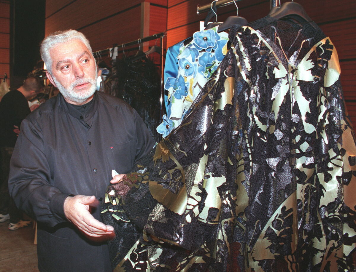 A sus 88 años murió el diseñador de moda Paco Rabanne Este viernes, se confirmó la muerte a sus 88 años del famoso diseñador de moda, Francisco Rabaneda y Cuervo, más conocido como Paco Rabbane.