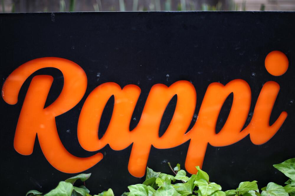 Aproveche: Rappi ofrecerá cuentas de ahorro Rappi, empresa que nació como una aplicación de domicilios, anunció que lanzará en los próximos días una cuenta de ahorros con lo que aumenta su presencia en el mercado de productos financieros, mediante su plataforma RappiPay.