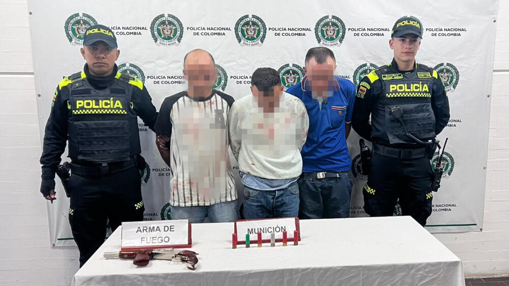 Capturan a 3 peligrosos hermanos que llevaban una vida llena de delitos en Ciudad Bolívar En el barrio Altos de Jalisco, ubicado en la localidad de Ciudad Bolívar, las autoridades lograron la captura de tres delincuentes acusados de varios delitos y de sembrar terror en el sur de la capital.