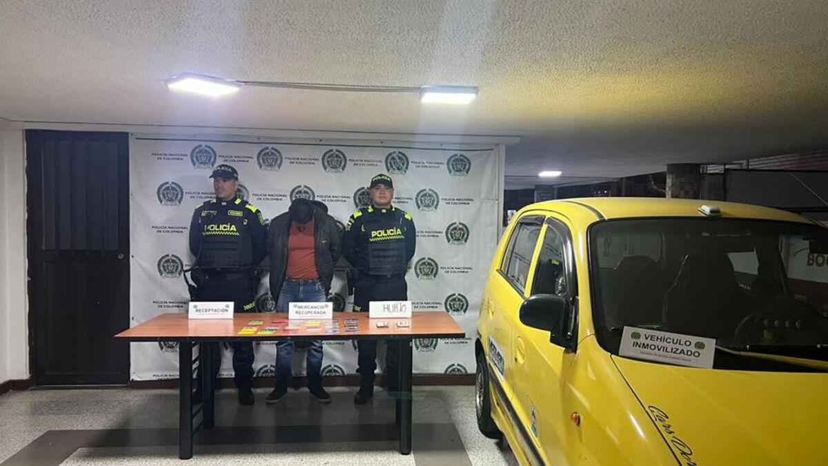 Capturan a taxista que le hizo paseo millonario a extranjero en Bogotá La Policía de Bogotá logró la captura de un taxista de 50 años señalado de drogar a un extranjero y de robarle sus pertenencias.
