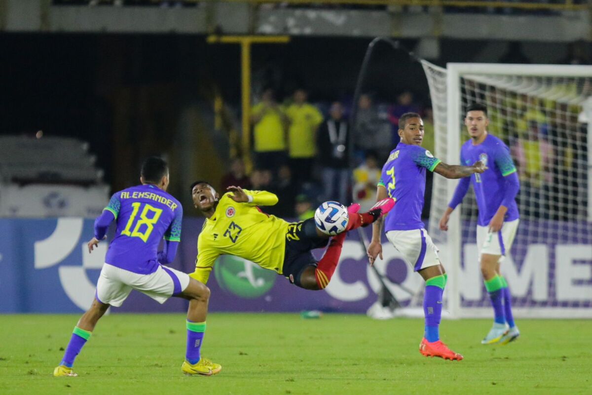Colombia, ya clasificada al Mundial, empató 0 a 0 frente a Brasil La Selección Colombia logró anoche su objetivo de clasificar al Mundial Sub 20 de Indonesia.