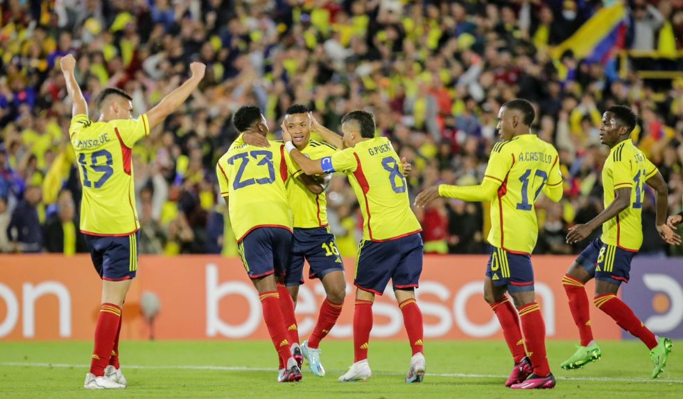 ¡Lo volvieron a hacer! Colombia derrotó a Ecuador y sueña con el Mundial El triunfo deja cada vez más cerca la Selección Colombia del objetivo: una de las cuatro plazas al Mundial de Fútbol Sub 20 en Indonesia.
