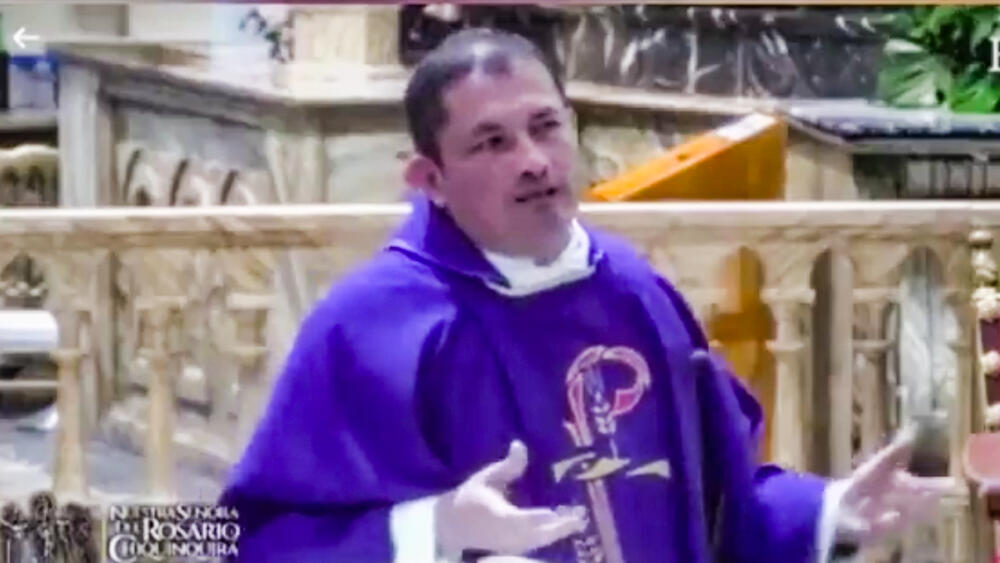 Video: El chiste de sacerdote que generó indignación “¿Dónde hay una universidad para prostituirse? En Medellín", fue una de las duras frases que lanzó ayer un sacerdote, Fray Fernando Piña, en medio de una misa en el Santuario de la Virgen de Chiquinquirá en Boyacá.