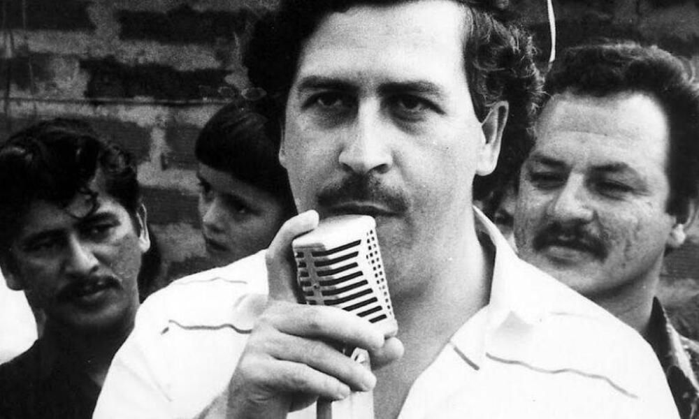 Pablo Escobar estaría enviando números de la suerte desde el más allá Pablo Escobar es un personaje de odios y amores. Muchos lo desprecian por la ola de violencia que protagonizó y otros lo defienden porque “ayudó mucho”. Y parece que lo sigue haciendo desde el más allá.