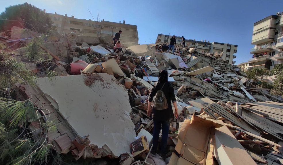 Ya son más de 3.600 el número de víctimas fatales del terremoto en Turquía Más de 3.600 personas murieron por un devastador terremoto de magnitud 7,8 que sacudió el lunes el sureste de Turquía y el norte de Siria, y que se sintió incluso hasta en Groenlandia.