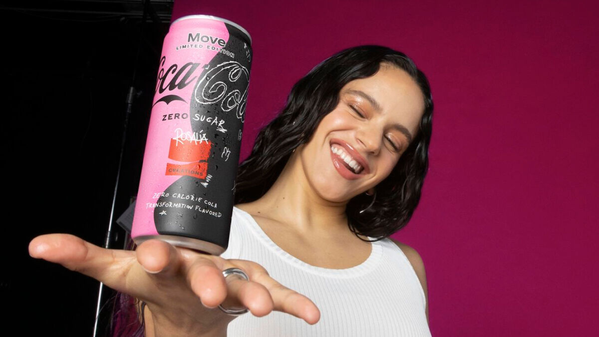 Coca-Cola se alía con Rosalía para crear una bebida Coca-Cola se ha aliado con la cantante española Rosalía para lanzar Coca-Cola Movement, el nuevo sabor de edición limitada zero azúcar de la plataforma Coca-Cola Creations, según ha informado la multinacional en un comunicado.