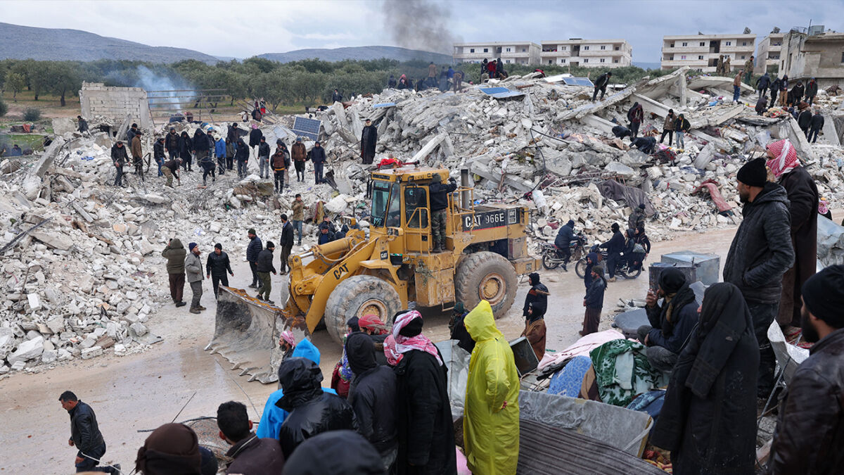 Ya son más de 3.600 el número de víctimas fatales del terremoto en Turquía Más de 3.600 personas murieron por un devastador terremoto de magnitud 7,8 que sacudió el lunes el sureste de Turquía y el norte de Siria, y que se sintió incluso hasta en Groenlandia.