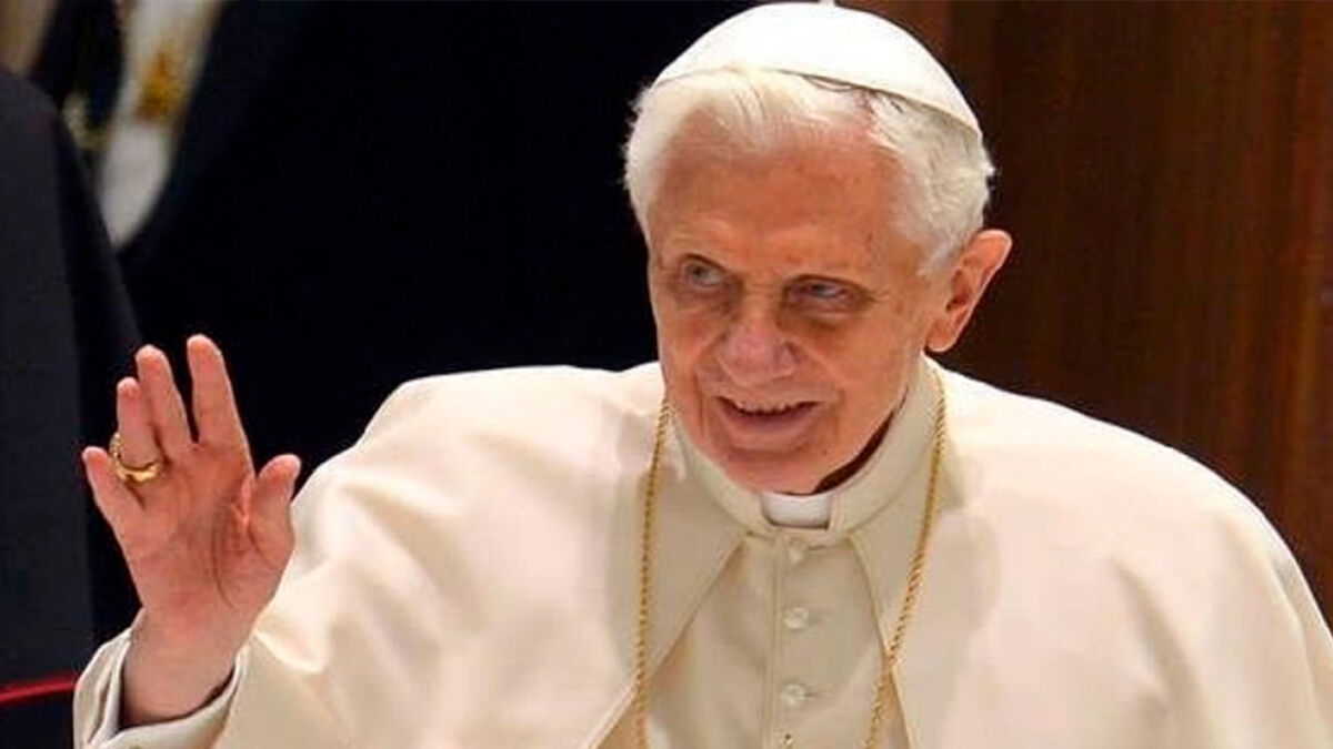 El papa denuncia que muerte de Benedicto XVI ha sido instrumentalizada El Papa ha denunciado en el avión de regreso de África central que la muerte de Benedicto XVI "ha sido instrumentalizada" por parte de "gente sin ética".