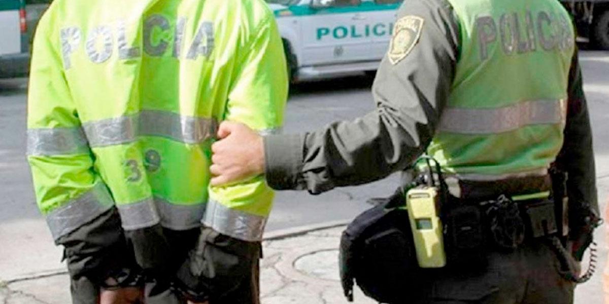 Tres policías serán imputados por muerte de joven en Teusaquillo A los tres uniformados los cargos se les imputaron por hechos que cobraron la vida de un joven de 21 años en el barrio Palermo (Teusaquillo).