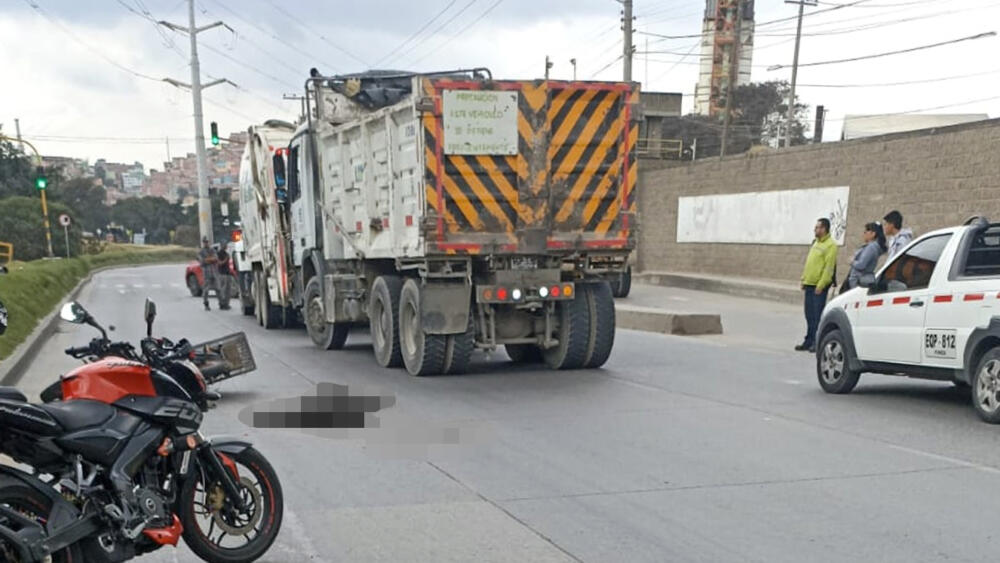 Amarga mañana para los motociclistas: se reportó otro accidente mortal en Ciudad Bolívar Sumado al accidente que se presentó hoy en la madrugada por la localidad de Fontibón, horas después se reportó un siniestro por Ciudad Bolívar que cobró la vida de otro motociclista.