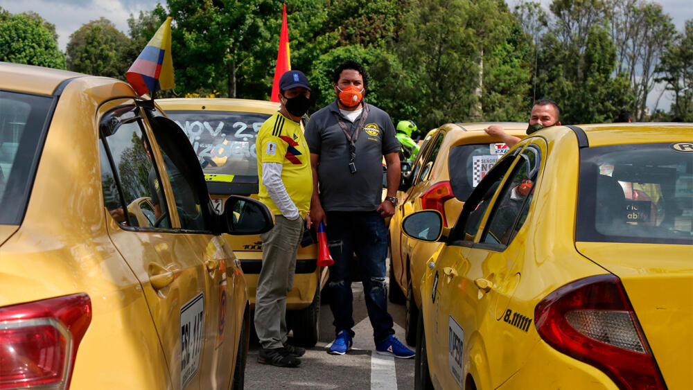 ¡Prepárese! Taxistas confirman que se irán a paro este miércoles Este lunes el gremio de taxistas de Bogotá confirmó que se está preparando para una jornada de paro con el fin de mostrar su inconformidad con el Gobierno de Gustavo Petro, por lo que saldrán a protestar el próximo miércoles 22 de febrero.