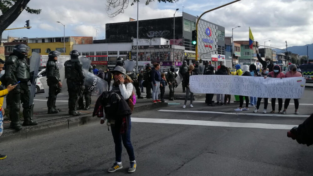 A esta hora manifestantes bloquean la troncal de TransMilenio de la Av. Caracas Durante las última horas, las troncales de TransMilenio de la Av. Carcas hacia el sur se encuentran bloqueadas por manifestaciones.