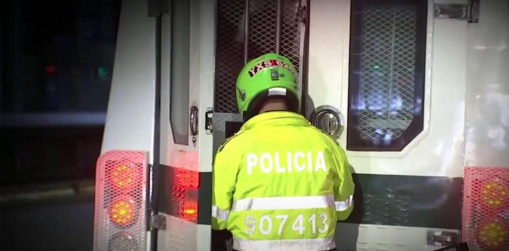 Capturan a 4 delincuentes por robar un bus del SITP en San Cristóbal Durante la noche de este jueves, pasajeros de un bus del SITP fueron víctimas de un atraco masivo en la localidad de San Cristóbal.
