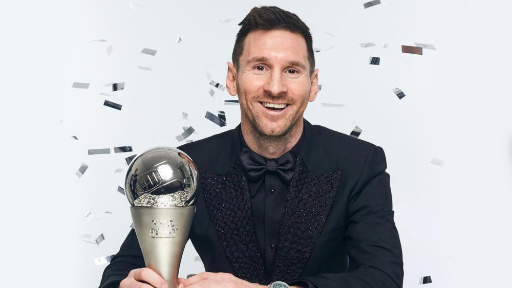 Lionel Messi fue a reconocido restaurante con su familia y los hinchas enloquecieron El astro argentino del fútbol Lionel Messi no deja de causar emoción en los hinchas cada que aparece en algún lugar.