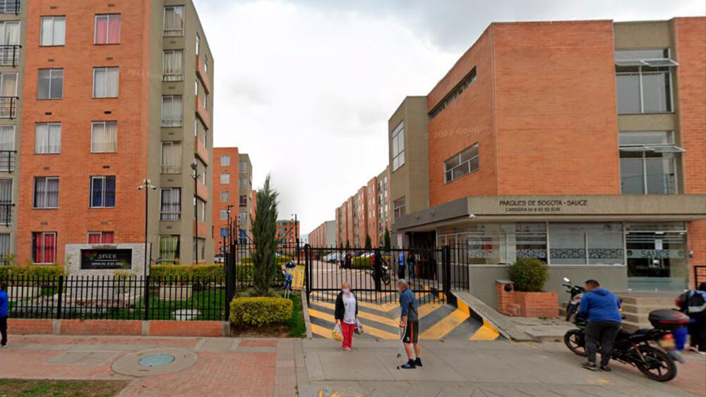 Tragedia en Bosa: mujer falleció tras caer de un sexto piso Un lamentable hecho se presentó este sábado en el conjunto residencial Parques de Bogotá, en Bosa. Una mujer falleció tras caer de un sexto piso.