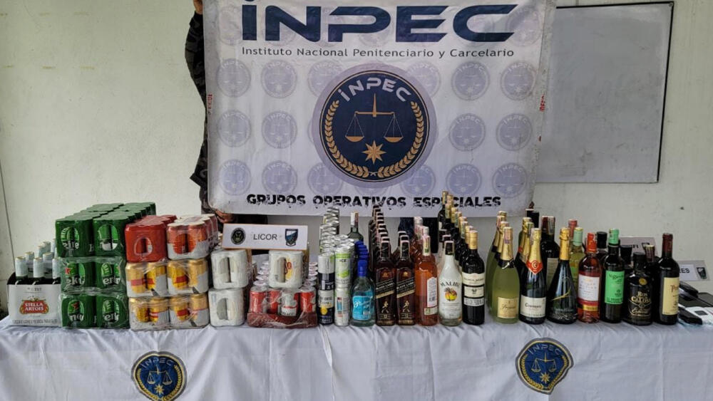 Operativo en La Picota: se incautó gran cantidad de trago ilegal Según el informe emitido por el INPEC, mediante un operativo sorpresa en la cárcel La Picota, se logró incautar gran cantidad de licor ilegal.