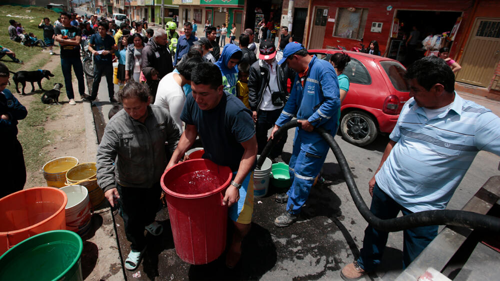 Pille los cortes de agua para Semana Santa Siete localidades de Bogotá y municipios aledaños a la capital del país tendrán cortes de agua alternados durante la Semana Santa.