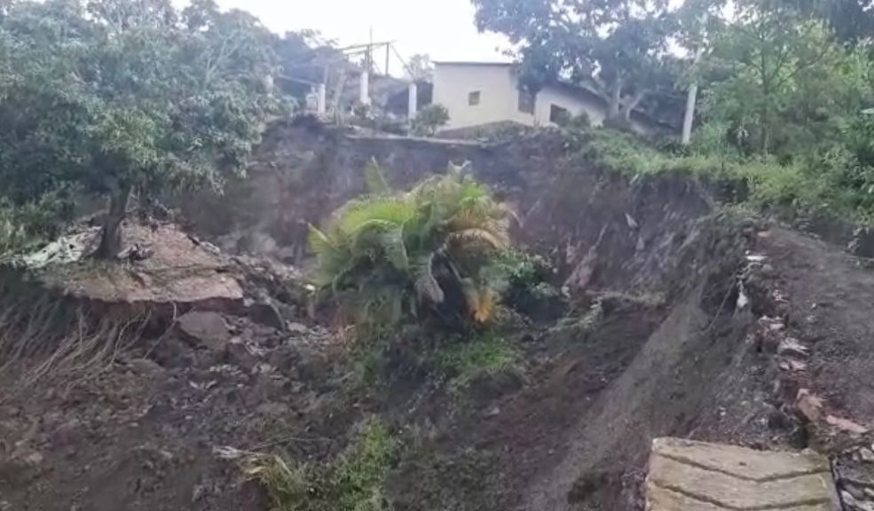 Grave emergencia por fuertes lluvias en municipios de Cundinamarca Según el informe emitido por el cuerpo de Bomberos de Cundinamarca, varios municipios han presentado graves emergencias por las lluvias.