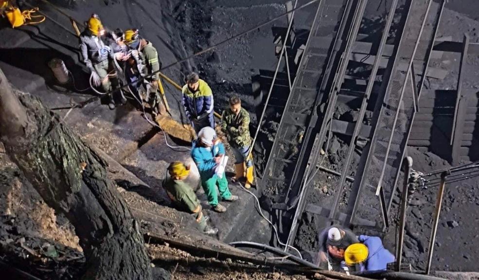 Explosión de mina en Cundinamarca deja 11 mineros muertos La terrible emergencia se presentó en la noche de ayer, por la explosión de cinco minas de carbón en la vereda Peñas de Cajón, en el municipio de Sutatausa, departamento de Cundinamarca.