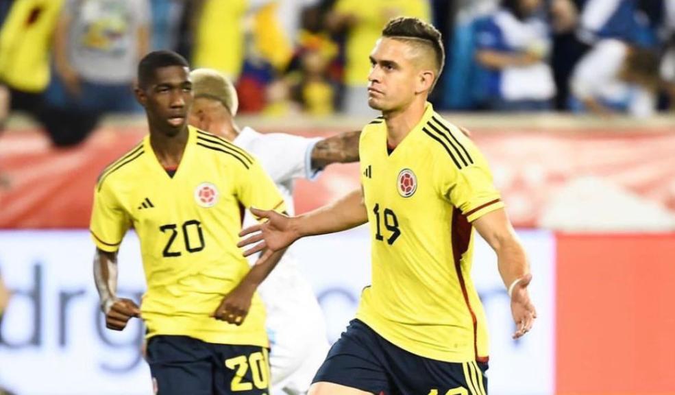 Pille el golazo de chilena de Borré ante Japón Con un golazo de chilena Rafel Santos Borré le dio la victoria a la Selección Colombia frente a Japón esta mañana.