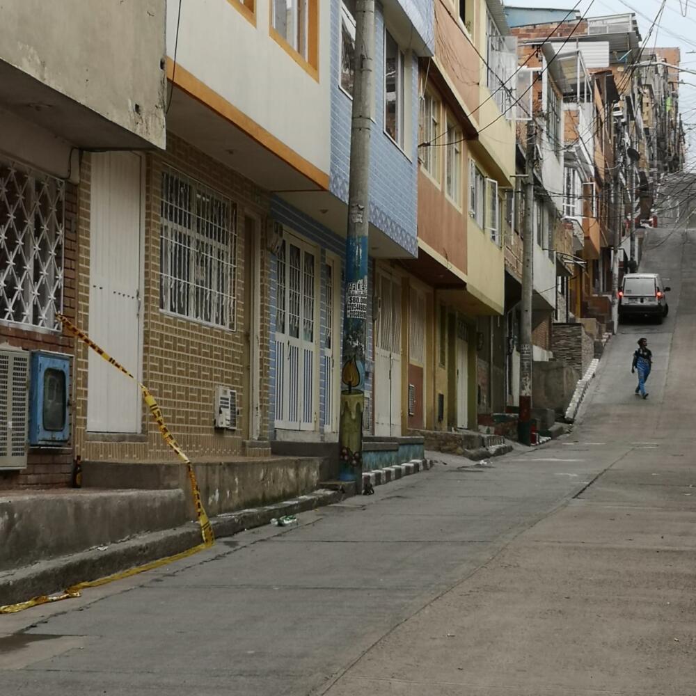 Reunión en una vivienda de Rafael Uribe terminó en tragedia Un hombre de 38 años de nacionalidad venezolana fue la víctima de un ataque a puñal ocurrido al interior de una vivienda ubicada en el barrio Diana Turbay, de Rafael Uribe.