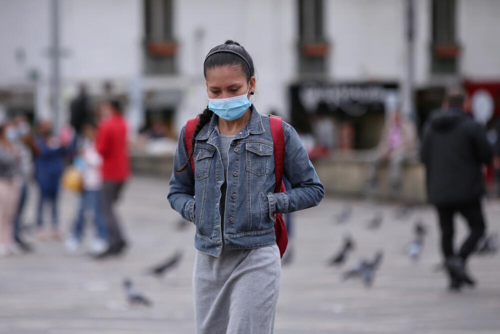 Tenga cuidado: polvos del Sahara pasarán por Bogotá La secretaria de Ambiente de Bogotá, Carolina Urrutia, afirmó que la próxima semana llegará a la capital el conocido fenómeno conocido como polvo del Sahara.