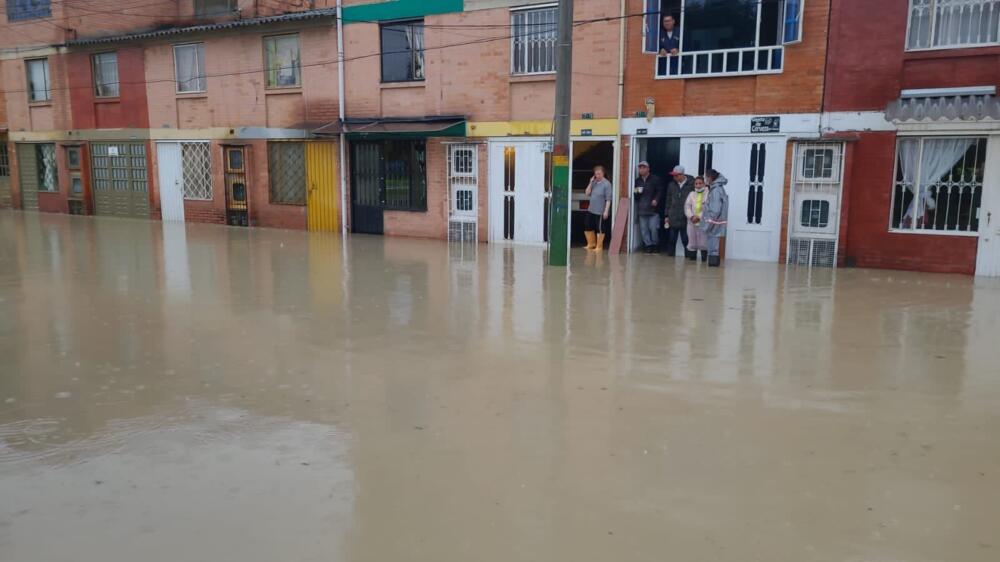 El drama de 500 familias en Bosa y Soacha por las lluvias 500 familias resultaron afectadas en la localidad de Bosa, según lo indicado en los reportes que entregaron las autoridades en el lugar.