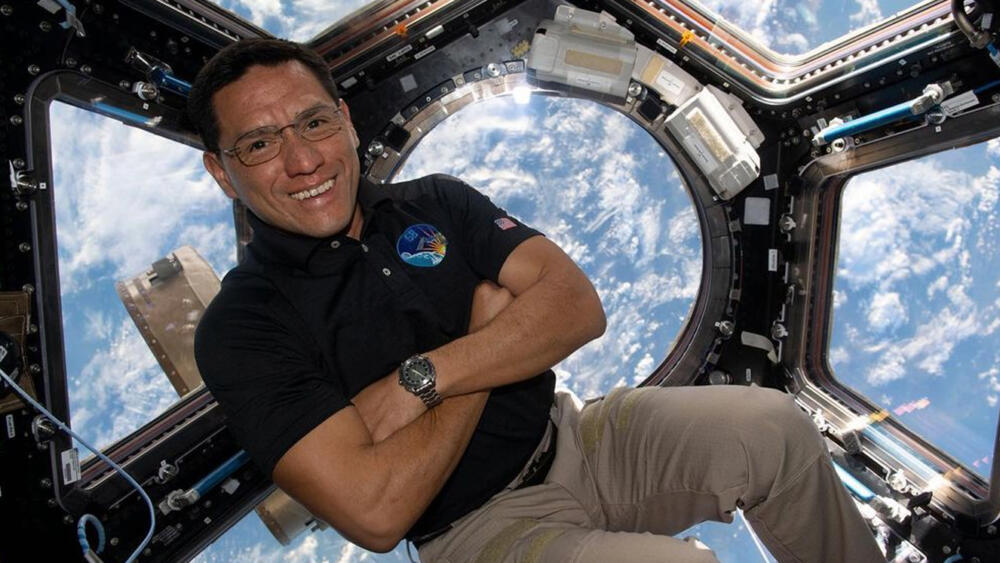 ¡Insólito! Astronauta latino se encuentra varado en el espacio Frank Rubio es un astronauta del Salvador, que desde hace algunos meses se encuentra varado en el espacio.