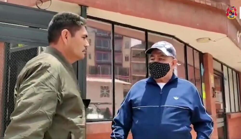 A la 'cana' hombre que habría ordenado asesinar a 34 personas en Bogotá y Soacha Por crímenes que se habría cometido en la localidad de Ciudad Bolívar, en Bogotá, y en el sector de Altos de Cazuca, en Soacha, fue enviado a la cárcel alias 'El Tío'