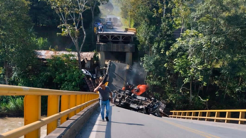 Estas son las vías alternas por la caída del puente que conecta a Quindío con Valle del Cauca Los departamentos del Valle del Cauca y el Quindío quedaron incomunicados por su vía principal luego de que en la tarde del miércoles 12 de abril, se desplomara el puente vehicular.