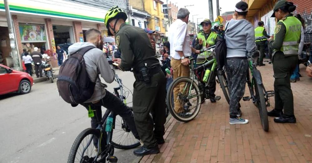 Incautaron camión con 36 bicicletas robadas En las últimas horas, la Policía de tránsito y transporte de Bogotá logró la captura de 4 delincuentes que movilizaban 36 bicicletas robadas avaluadas en más de 54 millones de pesos.