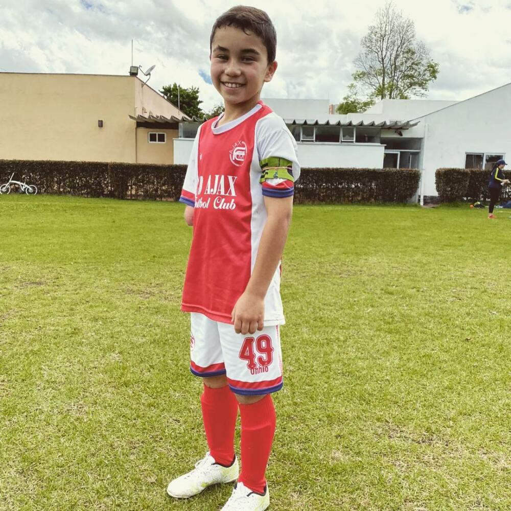 EN VIDEO: La historia de José, un pequeño crack sin límites José Gabriel Vélez Buitrago es un niño de 10 años que, desde muy pequeño, entendió el valor de confiar en sí mismo y nunca tener límites para luchar por los sueños. Eso lo llevó a romperla en el fútbol infantil, pese a tener una discapacidad física.