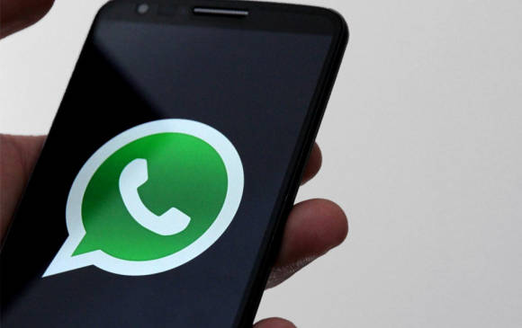 Las tres mejoras en seguridad de WhatsApp WhatsApp anunció tres nuevos cambios en su política de seguridad, con el fin de proteger a los usuarios de posibles robos a sus cuentas y de peligros ocultos en dispositivos.