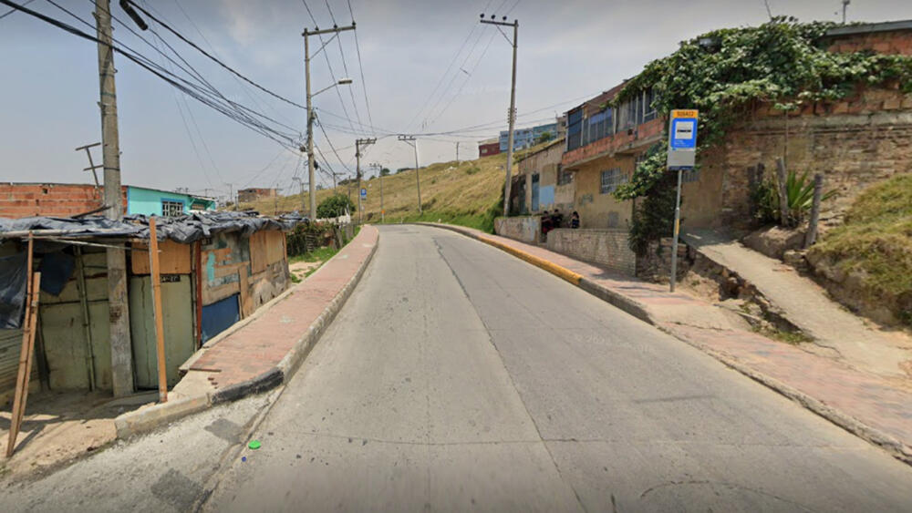 Luto en Rafael Uribe por crimen a bala dentro de una tienda Cerca del mediodía de este miércoles, un reconocido vecino del barrio La Paz, ubicado en la parte alta de la localidad de Rafael Uribe, fue vilmente asesinado al interior de una tienda.