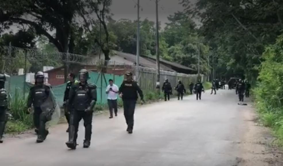 Terrible ataque explosivo dejó 14 policías heridos en Yondó, Antioquia Este martes 14 policías resultaron heridos cuando se encontraban adelantando labores de desalojo en un predio de Ecopetrol.