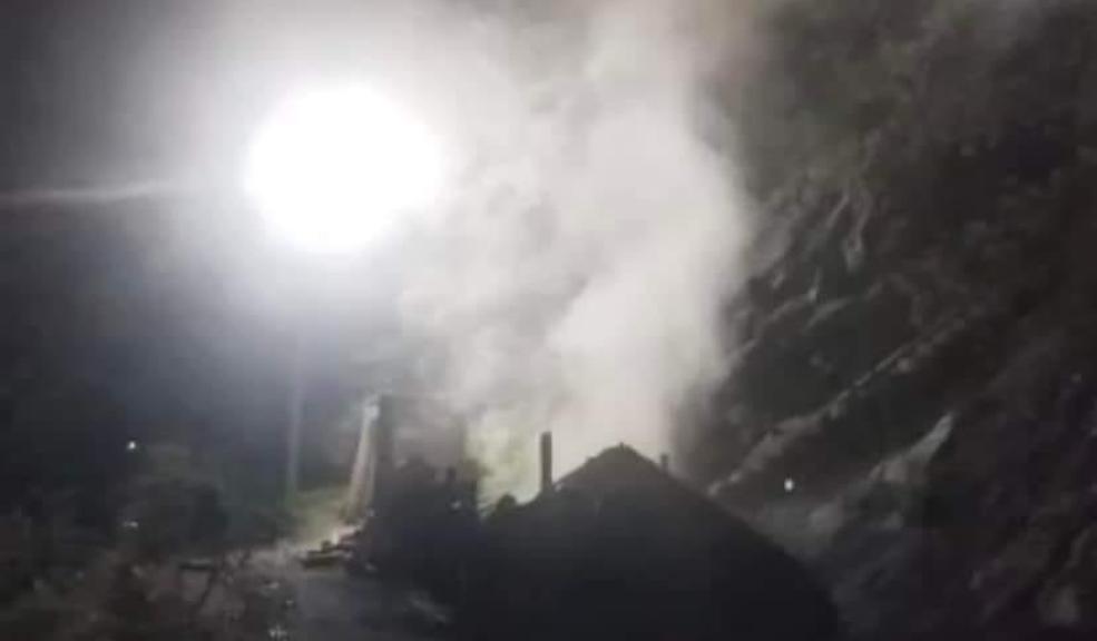 Estas son las tres minas que explotaron en Cucunubá La madrugada de este jueves, se desató una terrible explosión en tres minas del municipio de Cucunubá (Cundinamarca), conocidas como ‘El Roble’ , ‘El Cóndor’ y ‘El Manto’