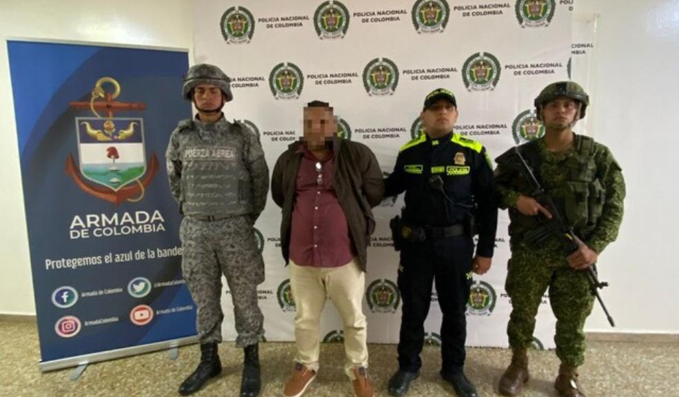 Más de 6 kilos de oro fueron incautados en el aeropuerto El Dorado En un operativo de la policía metropolitana de Bogotá (MEBOG), LA Fuerza Aérea y la Armada Nacional, fueron incautados 6,7 kg de oro en el Aeropuerto Eldorado de Bogotá.