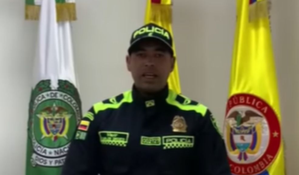 Ladrón resultó herido en medio de una balacera con la Policía Dos asaltantes intentaron hurtar a un conductor, sin embargo uno de los ladrones quedó herido luego de una balacera contra la Policía en Bogotá, que se percató del robo e inició una persecución.