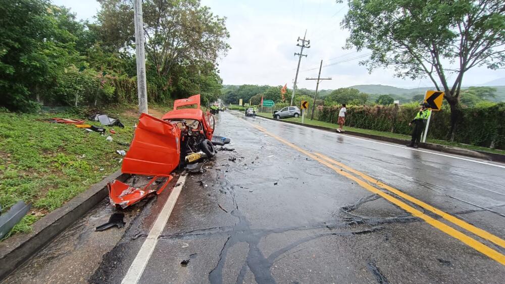 Aparatoso accidente en Cundinamarca deja 7 heridos El Cuerpo de Bomberos del municipio de Tocaima reportó un fuerte accidente en el Km 20 de la via Tocaima Girardot en la que 7 personas terminaron heridas y fueron trasladadas inmediatamente a centros asistenciales.