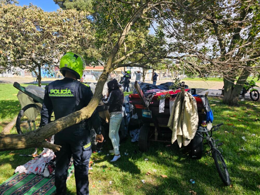 Capturaron a 'Los Paisas': usaban el reciclaje para camuflar armas y drogas 'Los Paisas' fueron capturados en el sector de Álamos, de la localidad de Engativá.