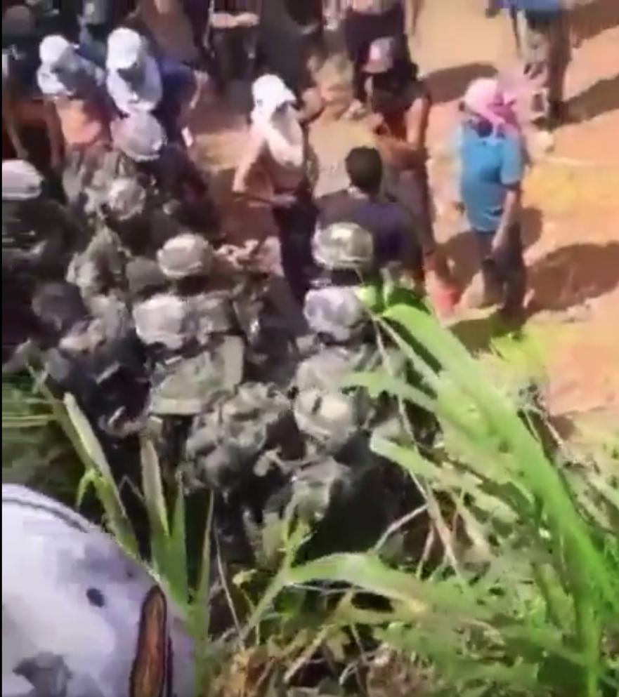Comunidad retiene a militares en el Cauca Al menos 25 militares fueron detenidos por miembros de la comunidad en el municipio del Patía, en el departamento del Cauca.