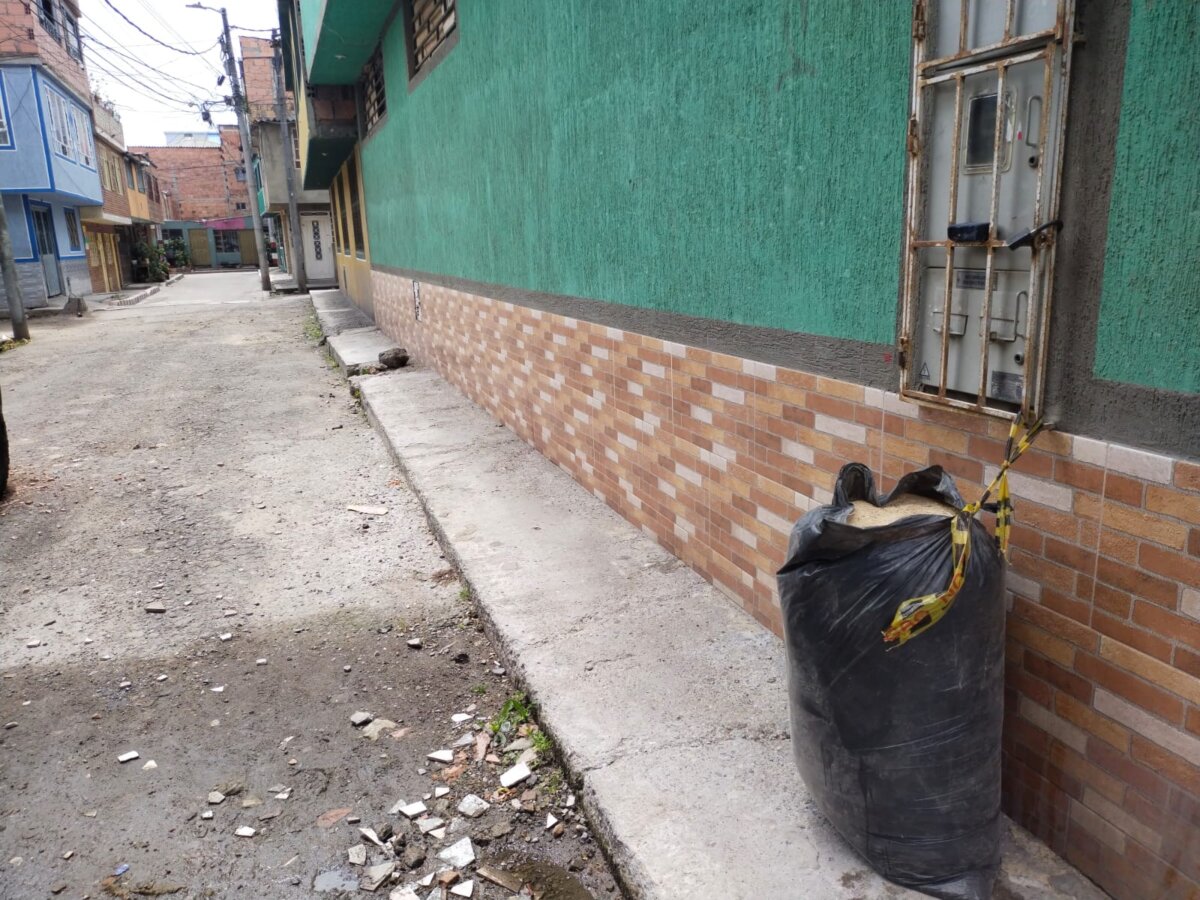 En Bosa: ataque mortal en gavilla por presunta agresión Con botellas y a puñal, tres personas agredieron de manera vil y salvaje a un joven en límites entre las barrios San Pedro y La Paz, en la localidad de Bosa.
