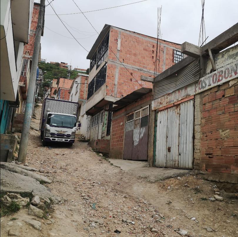 Escabrosos detalles del crimen de conductor de SITP: lo asesinó su inquilino El cuerpo del conductor de SITP fue hallado sin vida en una vivienda del barrio Caracolí, en Ciudad Bolívar, y el principal sospechoso del crimen es su inquilino.