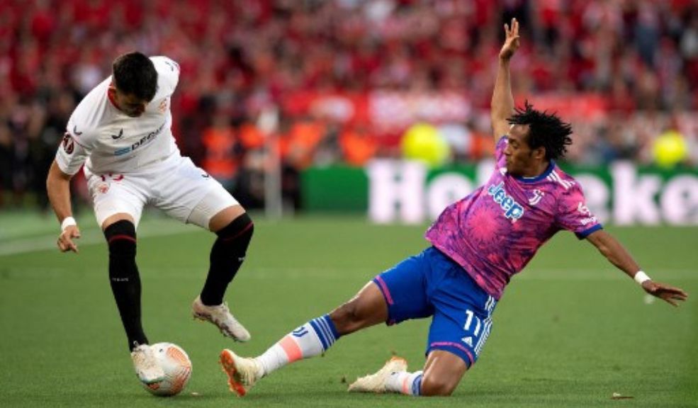 Juan Guillermo Cuadrado y la Juventus se quedaron sin final en la Europa League La Juventus de Turín, donde juega el colombiano Juan Guillermo Cuadrado, quedó eliminada en la semifinales de la Europa League, tras caer 2 a 1 frente al Sevilla en el juego de vuelta.
